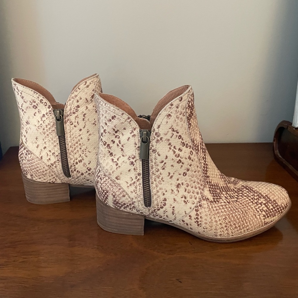 Seychelles Beige Python Print Ankle Boots Size 7.5 - image 2